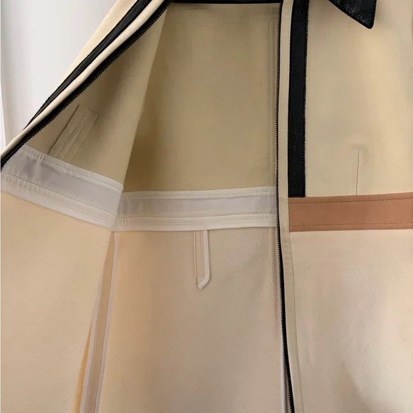 Louis Vuitton Cream and Black Zippered Top - Picture 4 of 11